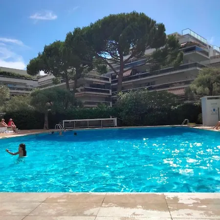 10mm A Pied Des Plages, Olympe Climatise Antibes