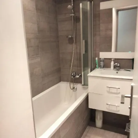 10mm A Pied Des Plages, Olympe Climatise Apartment Antibes